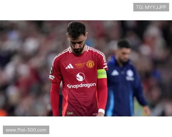 曼联更衣室感知B费或将离队，队长未来成球队内部焦点