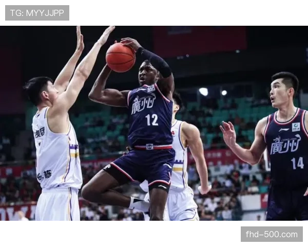 广州队外援坎普手指骨折赛季报销,球队紧急寻找替代者 广州队外援坎普手指骨折赛季报销,球队紧急寻找替代者