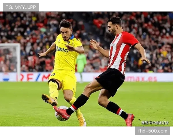 特写：大雨中，加的斯球迷始终高歌直至补时绝平