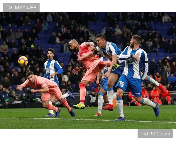 瓦伦西亚客场球迷沉默离场，0-1失利后欧战梦想破灭